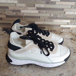 New White Black comfy sneakers size 8